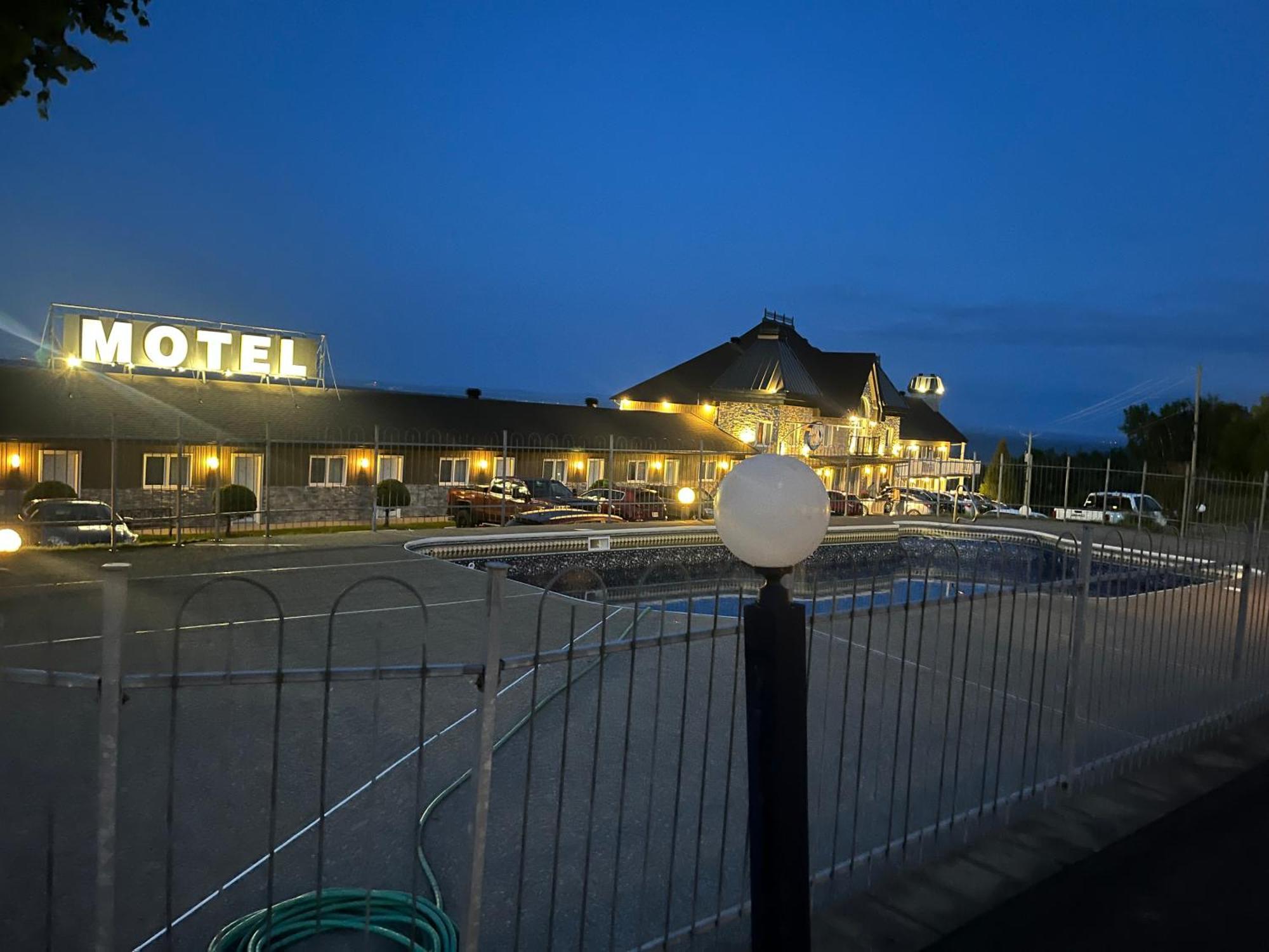 Motel Vue Belvedere Saint-Simeon  Bagian luar foto